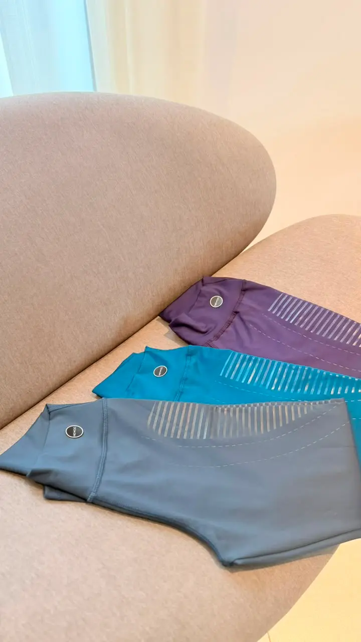 Calzas Sky Active dobladas, detalle de textura